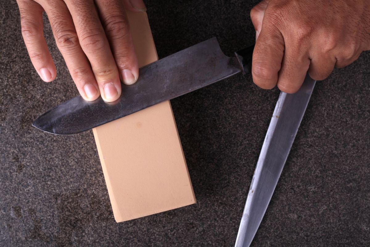 How To Sharpen A Knife (1)