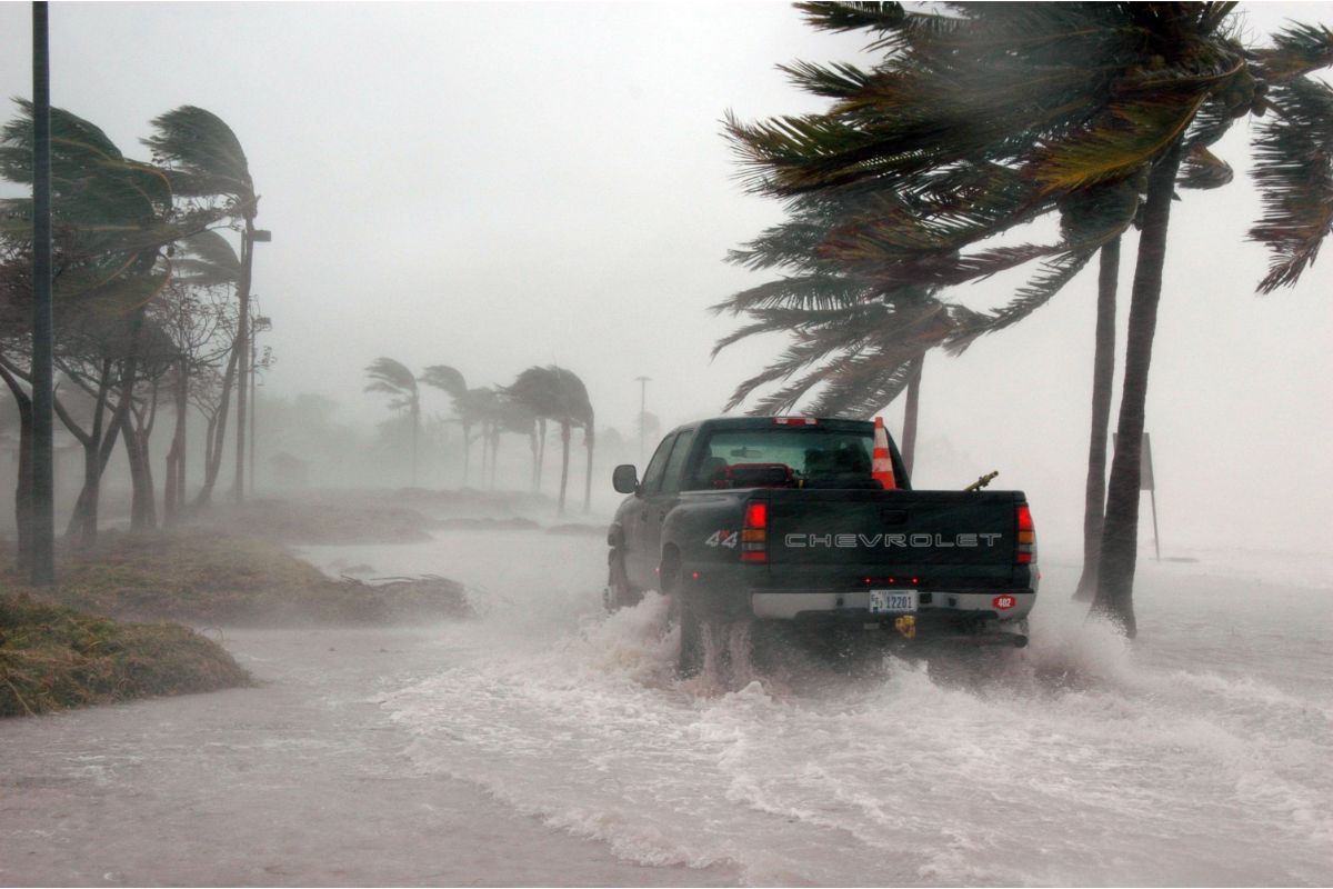 Hurricane VS Tornado - What's The Difference